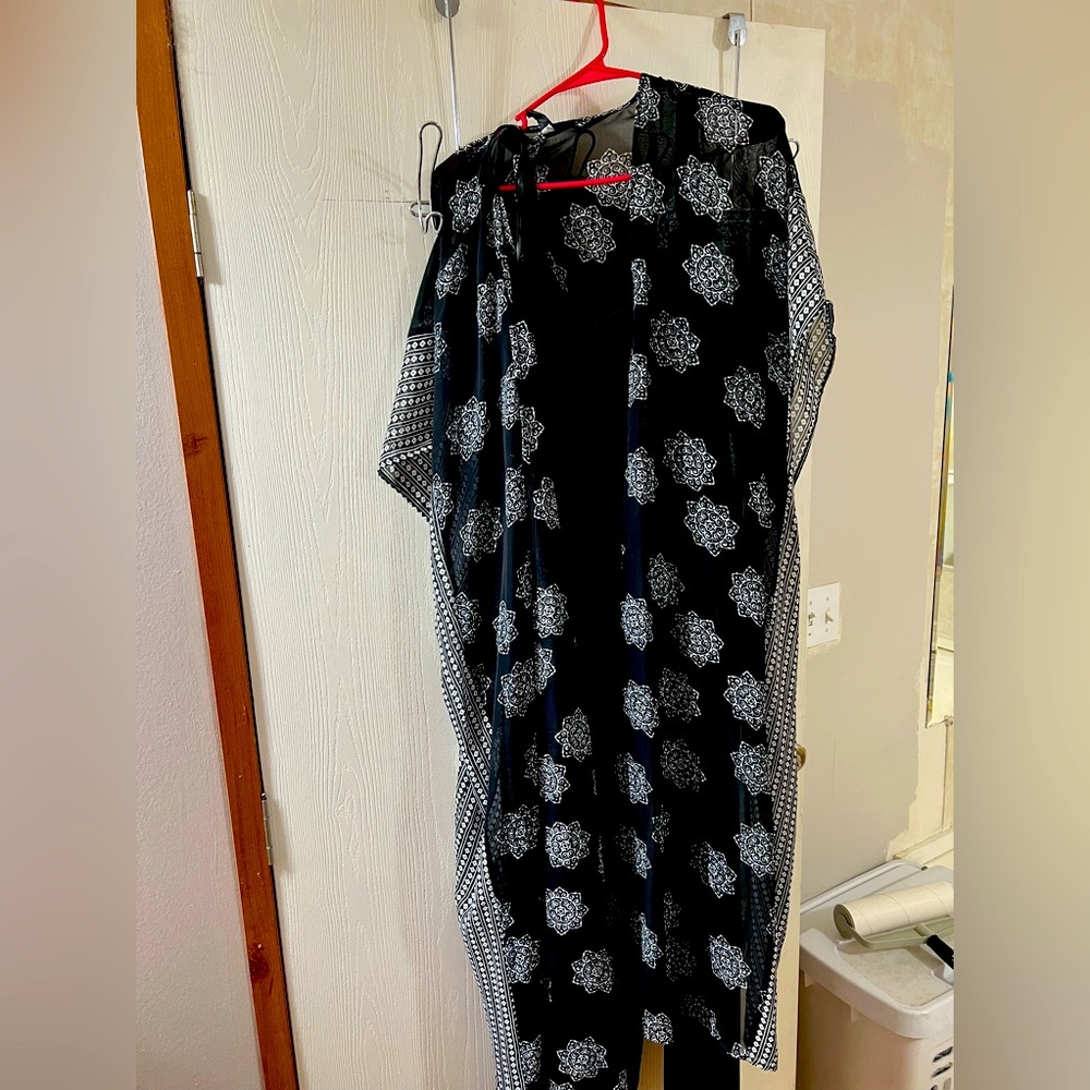 26/28 jumpsuit with a cover.